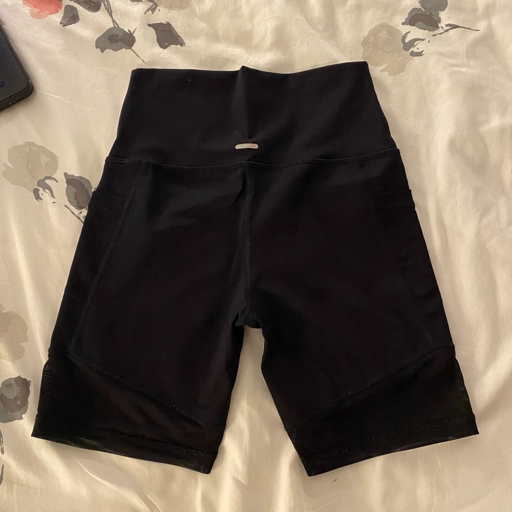 MOVING SALE Aerie Mesh Pocket Bike Shorts Black Medium - Picture 4 of 10
